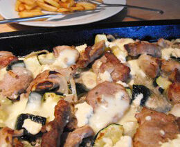 Grilled pork medallions with courgettes and two cheeses