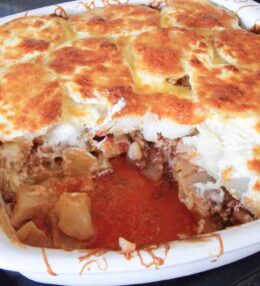 Minced beef, potato and cabbage bake