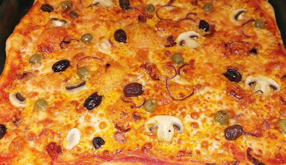 Mushroom-olive-pizza-recipe-irelandcooks-1.jpg