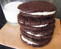 Chocolate and cream cookies