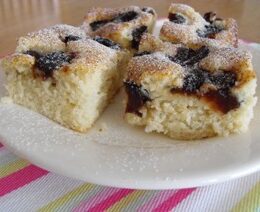 Plum and cinnamon cake