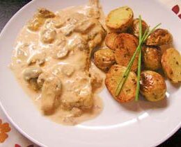 Steaks in creamy mushroom sauce