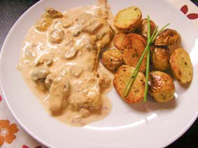 Steaks-in-creamy-mushroom-sauce-recipe-irelandcooks