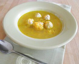 Vegetable soup with meatballs