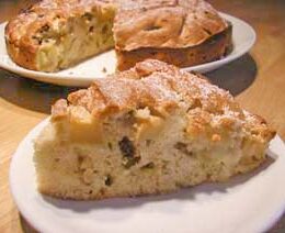 Apple and raisin cake