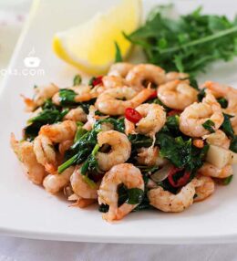 Stir fried prawns with spinach