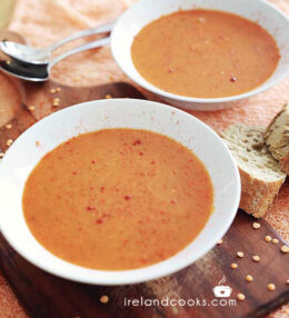 Lebanese tomato and lentil soup