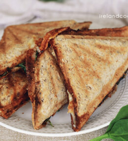 Red pepper and spinach toasties