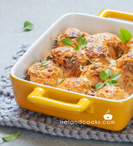 Meatballs in creamy sauce